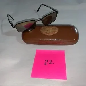 22) MAUI JIM Maui rectangular SUNGLASSES w/leather clamshell case 22) MAUI JIM Maui rectangular SUNGLASSES w/leather clamshell  main image 2